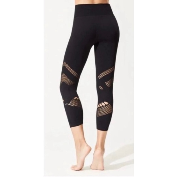 •Alo Yoga• Radiance Cropped Leggings - Picture 2 of 3